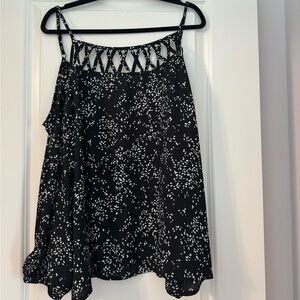 NWT Black/White cold-shoulder lightweight long sleeve top from Maurice’s 2X